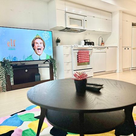 Lush Condo By Cntower - Free Parking Торонто Экстерьер фото