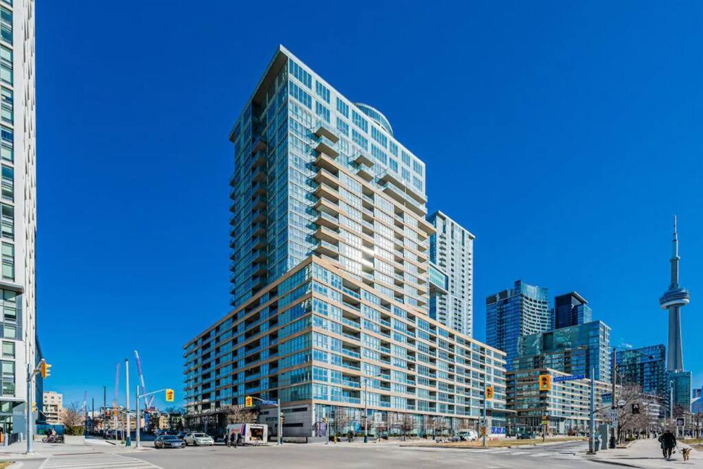 Lush Condo By Cntower - Free Parking Торонто Экстерьер фото