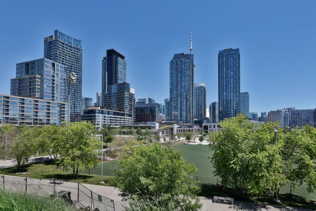 Lush Condo By Cntower - Free Parking Торонто Экстерьер фото