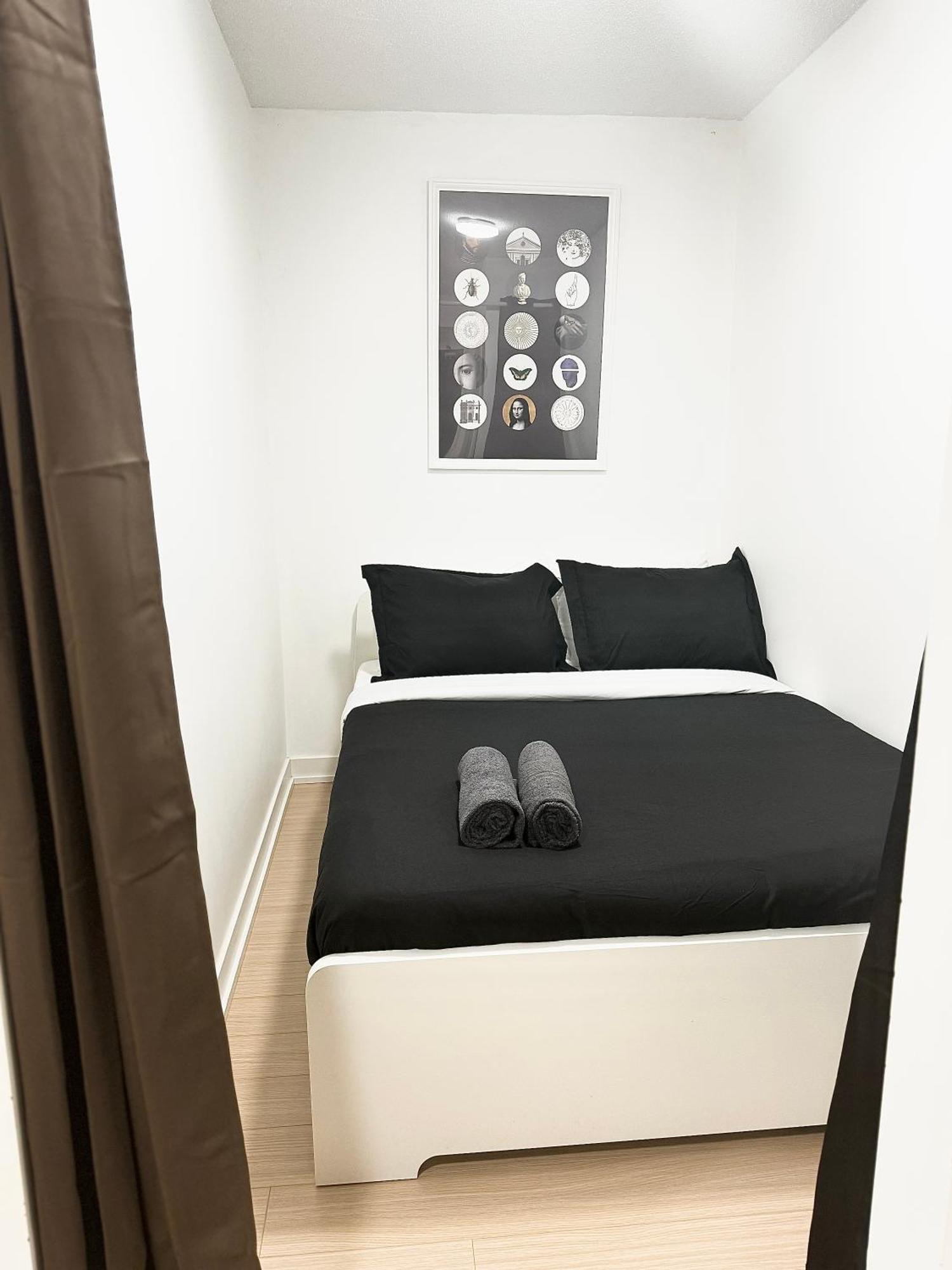 Lush Condo By Cntower - Free Parking Торонто Экстерьер фото