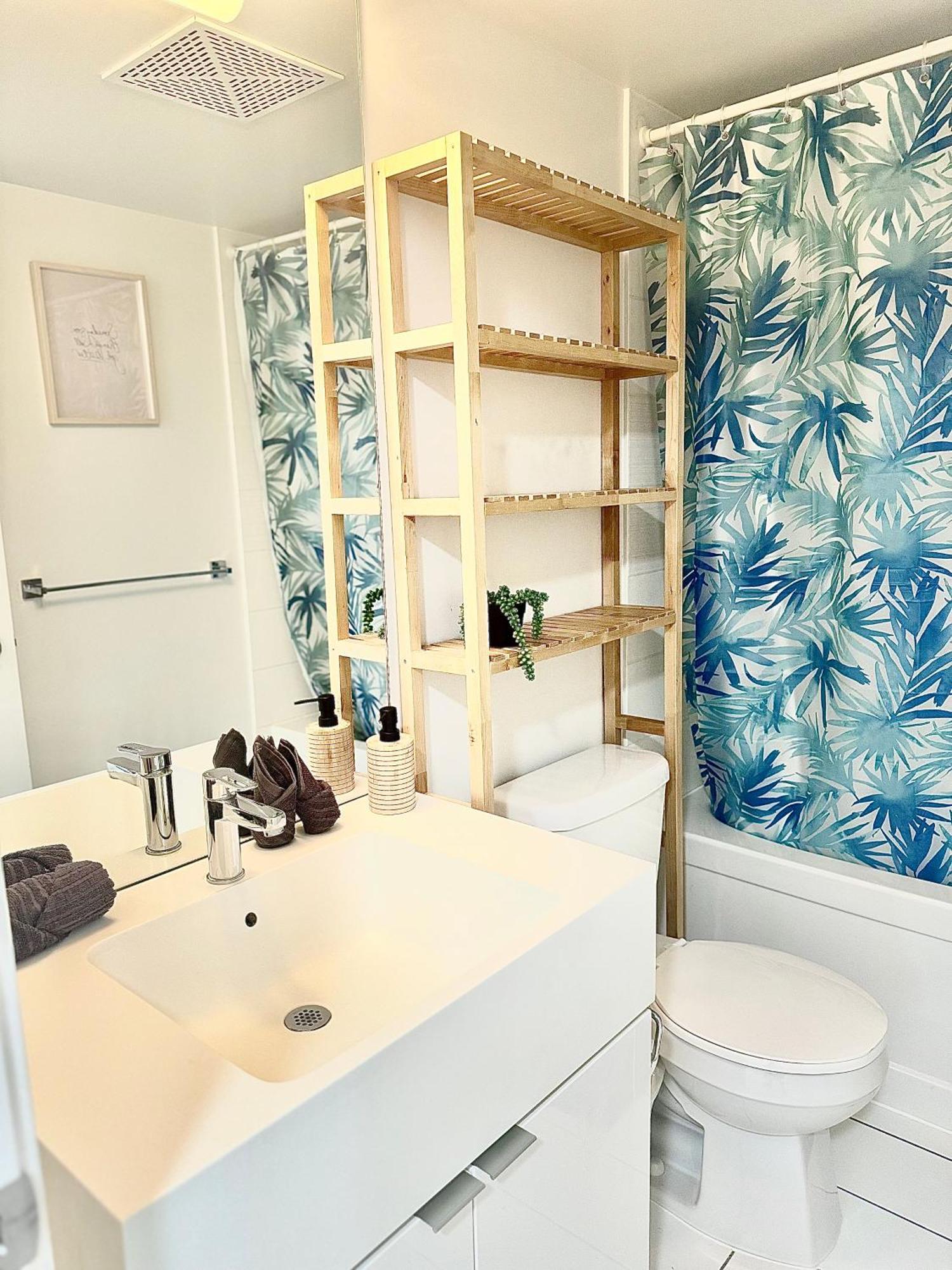 Lush Condo By Cntower - Free Parking Торонто Экстерьер фото